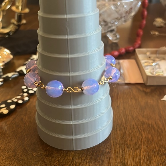 Opaline 10mm glass beaded gold tone bracelet - Picture 4 of 4